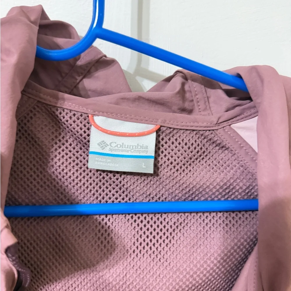 Columbia Mauve and Pink Mesh-Lined Jacket - Picture 2 of 3